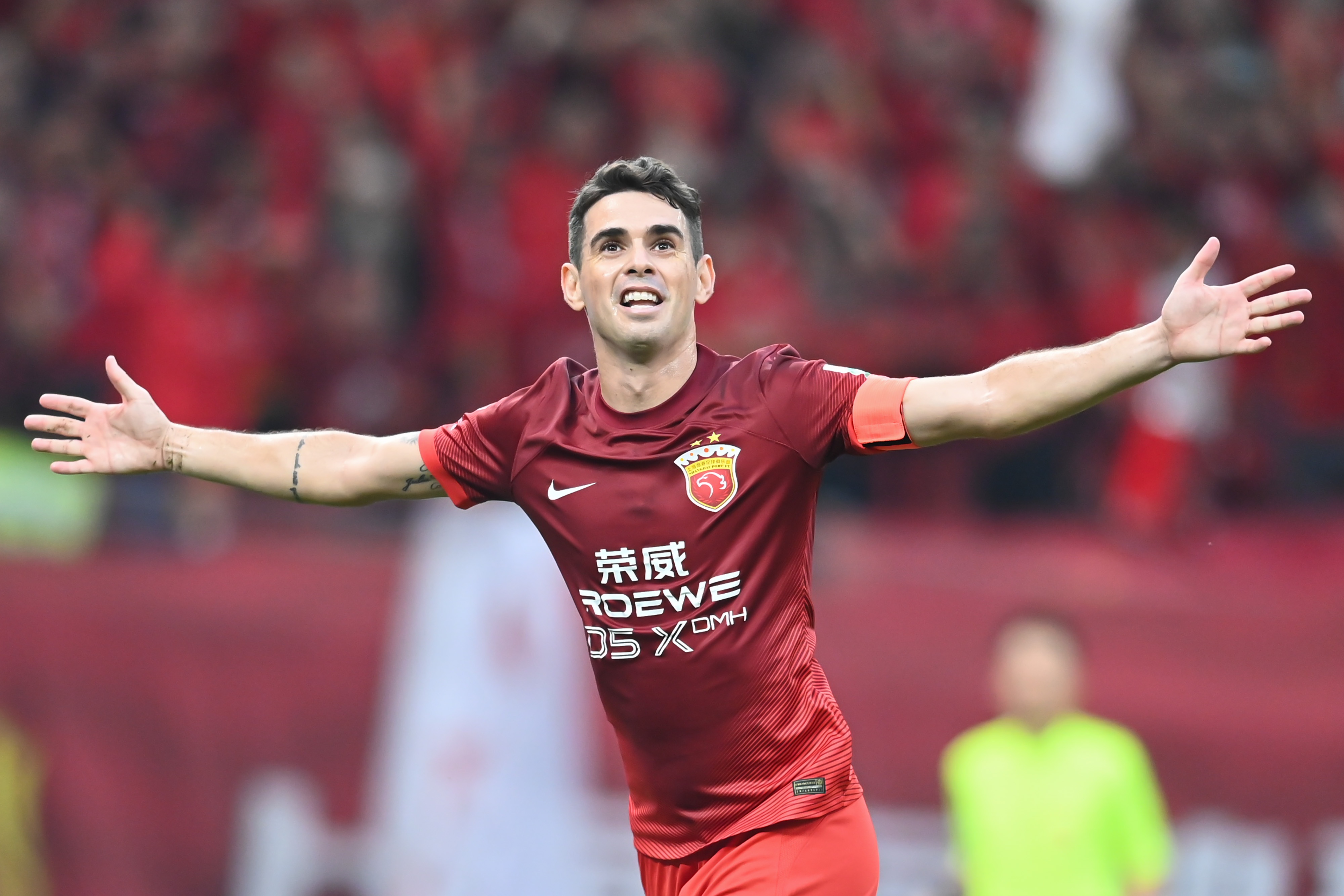 开云真人在线-记者谈奥斯卡退役：他与海港、球迷乃至这座城市如家人般密不可分